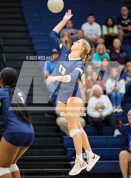 Thumbnail 2 in St. George's @ Arlington photogallery.