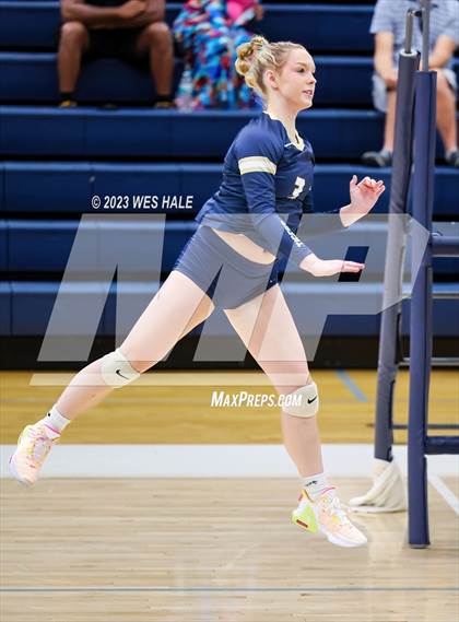 Thumbnail 2 in St. George's @ Arlington photogallery.