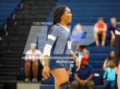 Thumbnail 3 in St. George's @ Arlington photogallery.