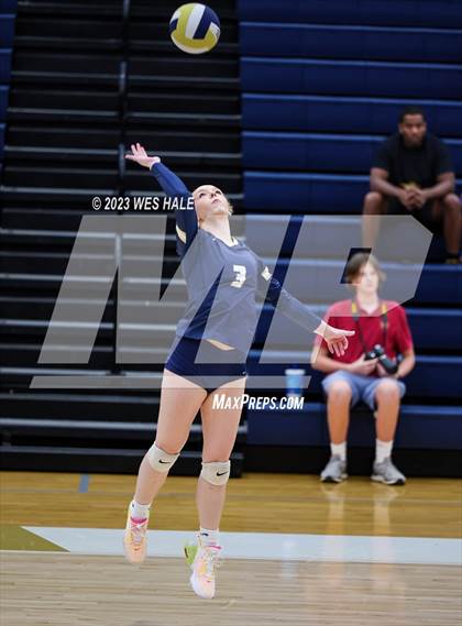 Thumbnail 3 in St. George's @ Arlington photogallery.