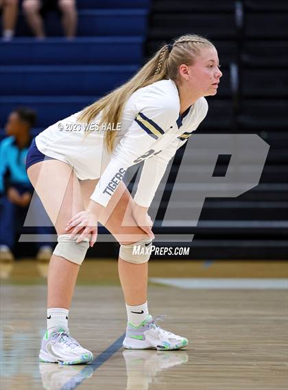 Thumbnail 2 in St. George's @ Arlington photogallery.