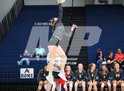 Thumbnail 2 in St. George's @ Arlington photogallery.