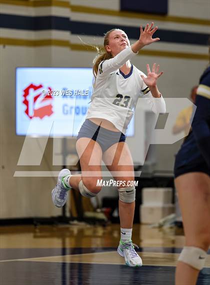 Thumbnail 3 in St. George's @ Arlington photogallery.