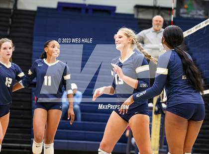 Thumbnail 1 in St. George's @ Arlington photogallery.