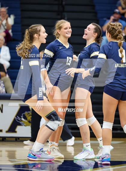 Thumbnail 3 in St. George's @ Arlington photogallery.