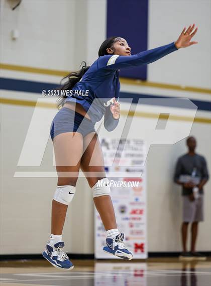 Thumbnail 3 in St. George's @ Arlington photogallery.