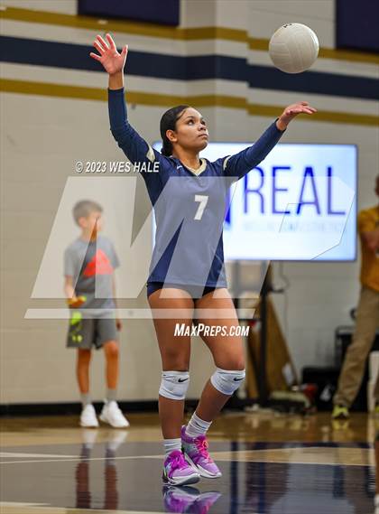 Thumbnail 3 in St. George's @ Arlington photogallery.