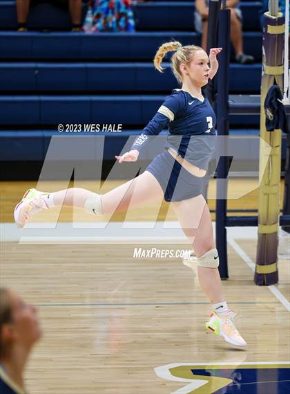 Thumbnail 3 in St. George's @ Arlington photogallery.