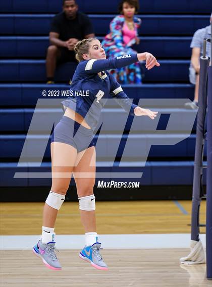 Thumbnail 2 in St. George's @ Arlington photogallery.