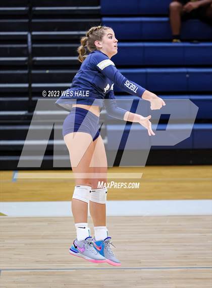 Thumbnail 1 in St. George's @ Arlington photogallery.