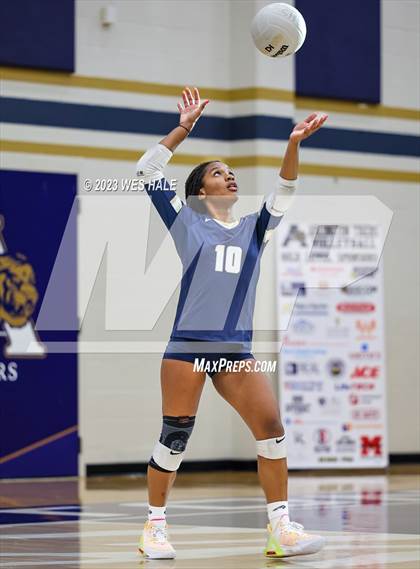 Thumbnail 2 in St. George's @ Arlington photogallery.