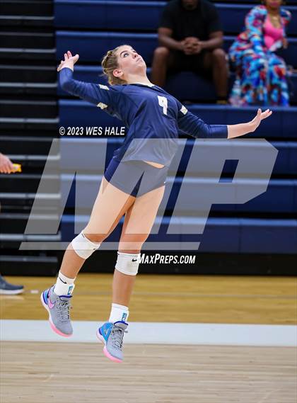 Thumbnail 1 in St. George's @ Arlington photogallery.