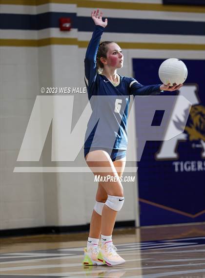 Thumbnail 2 in St. George's @ Arlington photogallery.