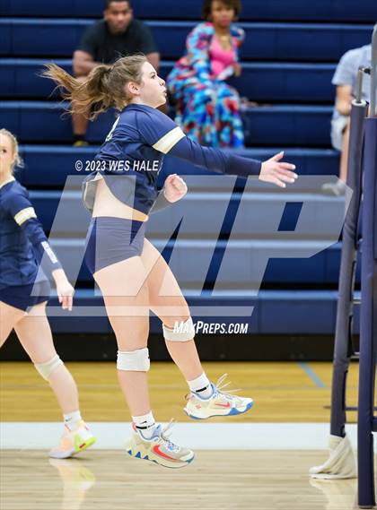 Thumbnail 1 in St. George's @ Arlington photogallery.