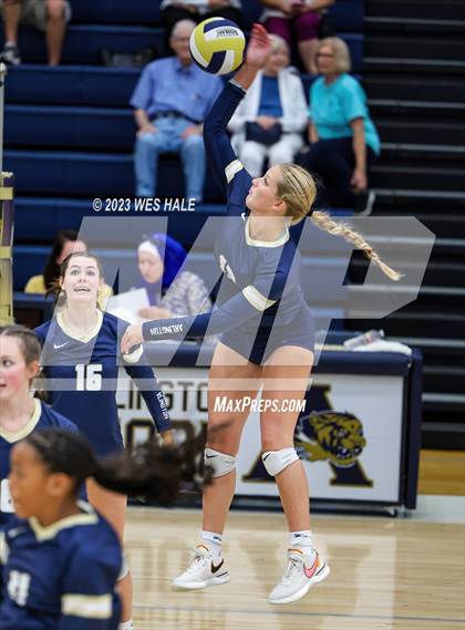 Thumbnail 3 in St. George's @ Arlington photogallery.