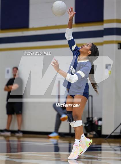 Thumbnail 3 in St. George's @ Arlington photogallery.