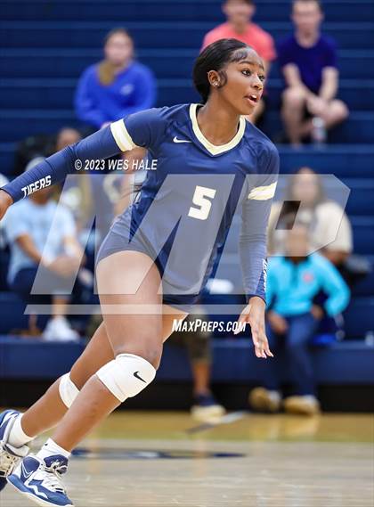 Thumbnail 2 in St. George's @ Arlington photogallery.