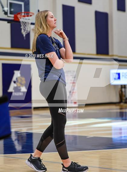 Thumbnail 2 in St. George's @ Arlington photogallery.