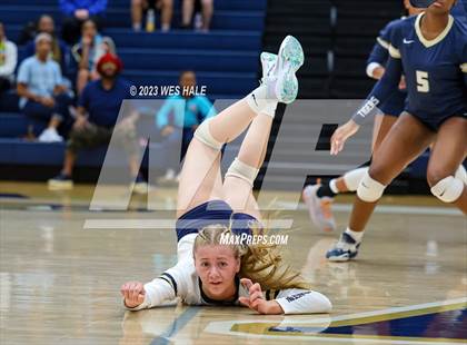 Thumbnail 3 in St. George's @ Arlington photogallery.