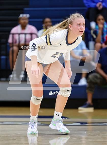 Thumbnail 3 in St. George's @ Arlington photogallery.