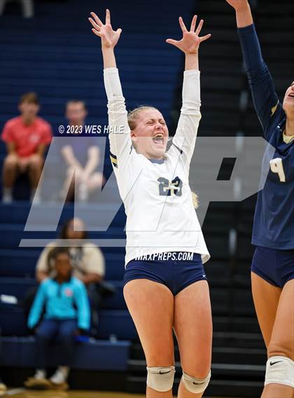 Thumbnail 1 in St. George's @ Arlington photogallery.