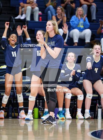 Thumbnail 2 in St. George's @ Arlington photogallery.