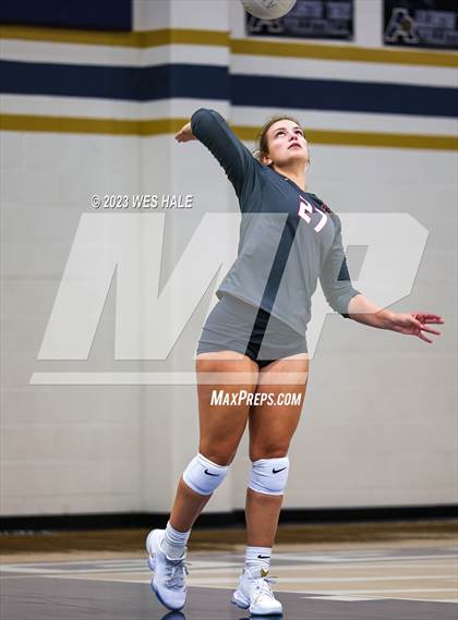 Thumbnail 3 in St. George's @ Arlington photogallery.