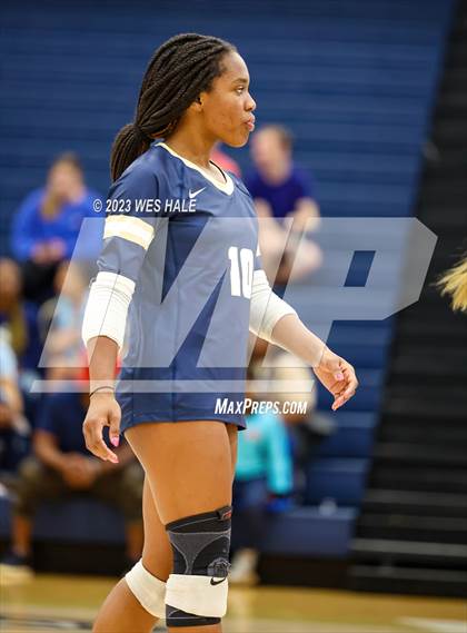 Thumbnail 3 in St. George's @ Arlington photogallery.