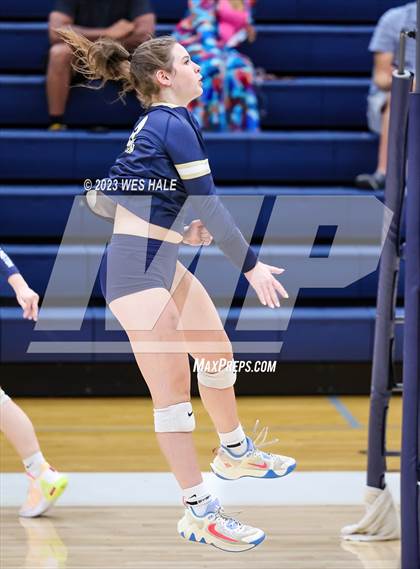 Thumbnail 2 in St. George's @ Arlington photogallery.