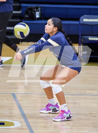 Thumbnail 3 in St. George's @ Arlington photogallery.