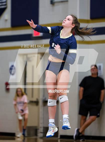 Thumbnail 3 in St. George's @ Arlington photogallery.