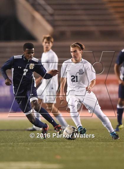Thumbnail 2 in Holy Cross vs. St. Thomas More (LHSAA D2 Final) photogallery.