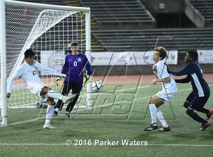 Thumbnail 2 in Holy Cross vs. St. Thomas More (LHSAA D2 Final) photogallery.
