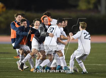 Thumbnail 3 in Holy Cross vs. St. Thomas More (LHSAA D2 Final) photogallery.