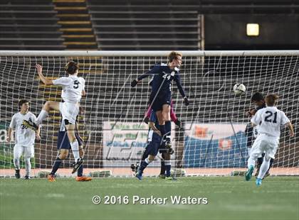 Thumbnail 1 in Holy Cross vs. St. Thomas More (LHSAA D2 Final) photogallery.