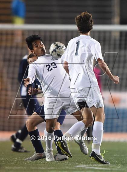 Thumbnail 2 in Holy Cross vs. St. Thomas More (LHSAA D2 Final) photogallery.