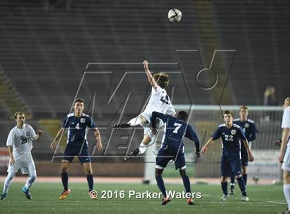 Thumbnail 3 in Holy Cross vs. St. Thomas More (LHSAA D2 Final) photogallery.