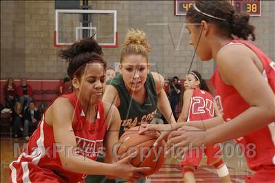 Thumbnail 3 in Mira Costa vs. Mater Dei (Nike Extravaganza) photogallery.