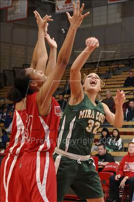 Thumbnail 2 in Mira Costa vs. Mater Dei (Nike Extravaganza) photogallery.