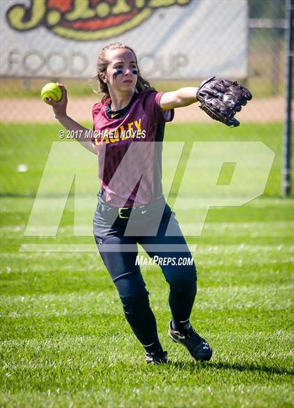 Thumbnail 2 in Little Miami vs McAuley (OHSAA D1 Sectional) photogallery.