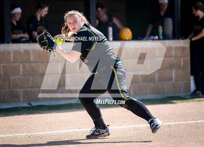 Thumbnail 3 in Little Miami vs McAuley (OHSAA D1 Sectional) photogallery.