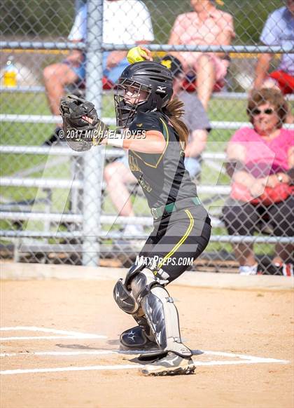Thumbnail 1 in Little Miami vs McAuley (OHSAA D1 Sectional) photogallery.