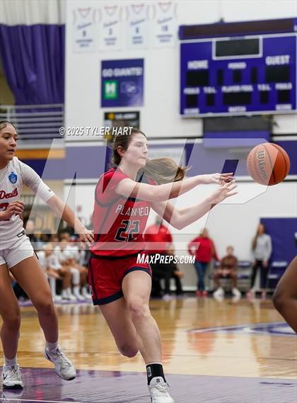 Thumbnail 2 in Plainfield vs. Pike (IHSAA 4A Sectional Semifinal) photogallery.