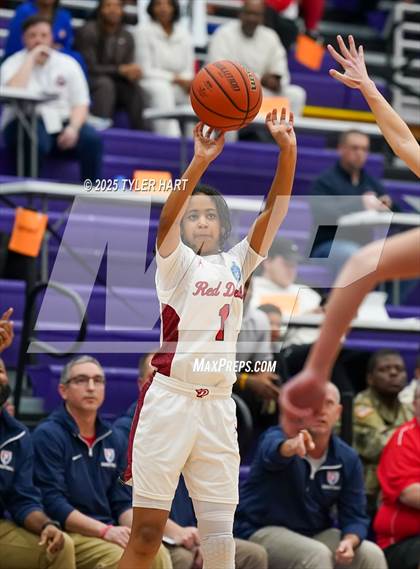 Thumbnail 2 in Plainfield vs. Pike (IHSAA 4A Sectional Semifinal) photogallery.