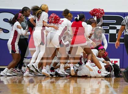 Thumbnail 2 in Plainfield vs. Pike (IHSAA 4A Sectional Semifinal) photogallery.