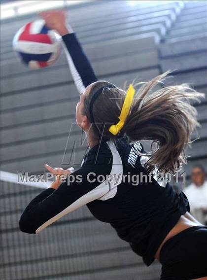 Thumbnail 1 in Torrey Pines vs. Mater Dei (Durango Fall Classic)  photogallery.