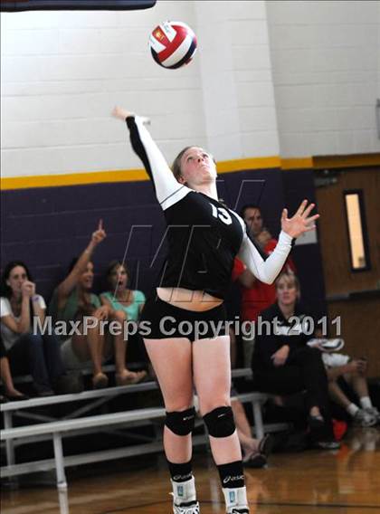 Thumbnail 1 in Torrey Pines vs. Mater Dei (Durango Fall Classic)  photogallery.