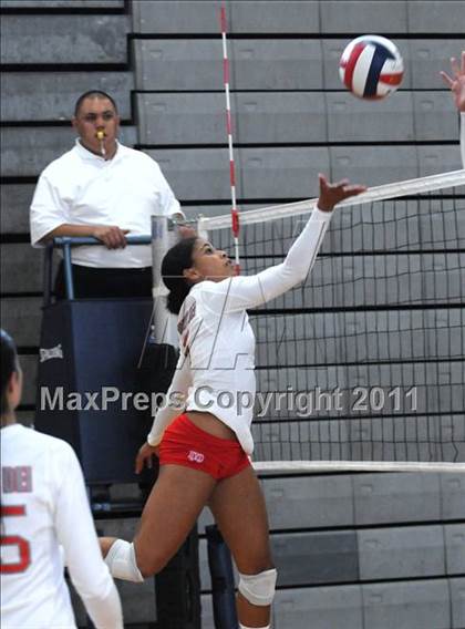 Thumbnail 1 in Torrey Pines vs. Mater Dei (Durango Fall Classic)  photogallery.