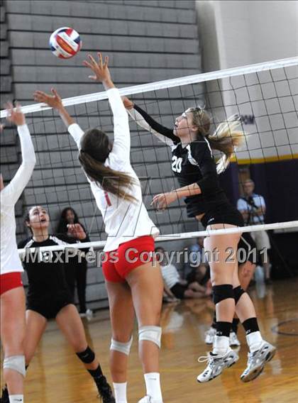 Thumbnail 3 in Torrey Pines vs. Mater Dei (Durango Fall Classic)  photogallery.