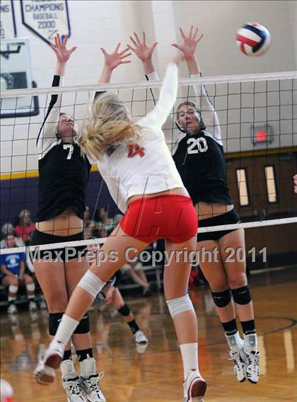 Thumbnail 1 in Torrey Pines vs. Mater Dei (Durango Fall Classic)  photogallery.